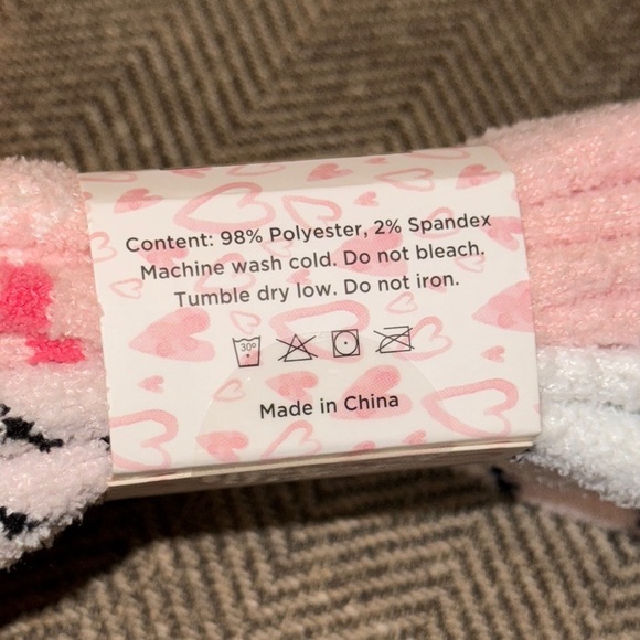 NWT Rae Dunn Pink/White Fuzzy Heart Micro Cozy Crew Socks 3 pair Valentine’s Day - Picture 9 of 11